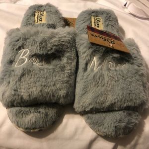 “BEST MOM”- Women’s Warm and Fuzzy. Deluxe Slippers by Dearfoams, Grey M.